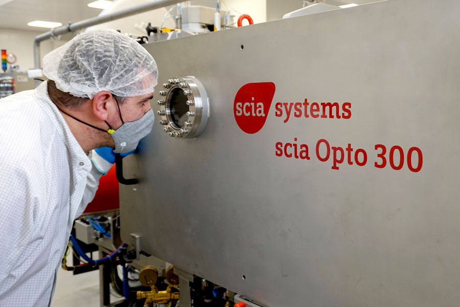 Enrico Henze with the scia Opto 300